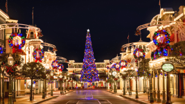 2025-Walt-Disney-World-Holidays-Magic-Kingdom-.png