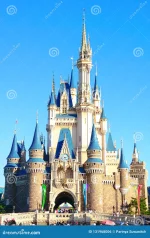 beautiful-cinderella-castle-icon-tokyo-disneyland-disney-resort-urayasu-chiba-prefecture-japa...webp