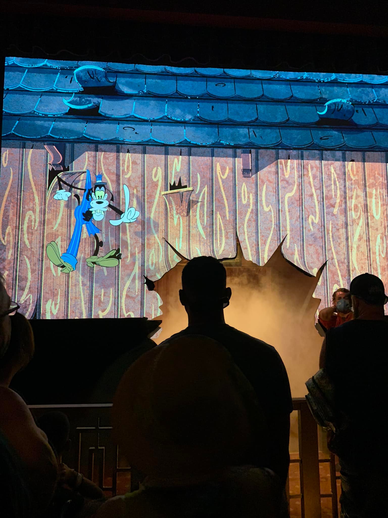 Goofy welcoming us to the Cartoon World