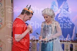 Seeing Queen Elsa finishing up her signature